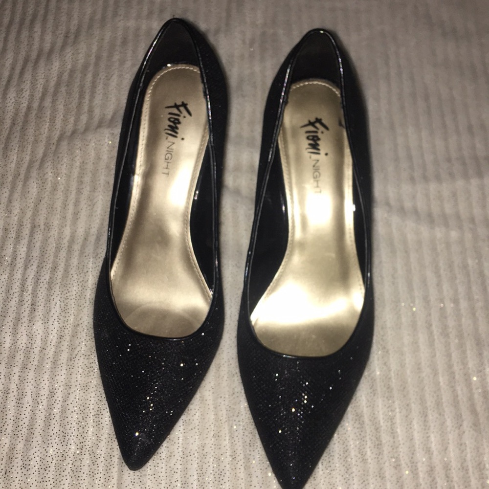 Dress pumps
